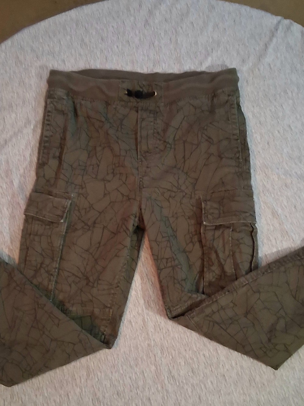 H&M Boys Army Green Cargo Pants with Subtle Crackle Print Med (10/12)